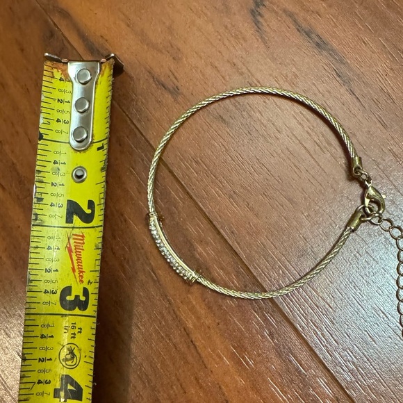 Elegant Gold Bracelet - Picture 2 of 4